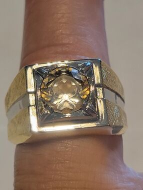 18K GHE Ring with Champagne Stone - Man's Jewelry size10